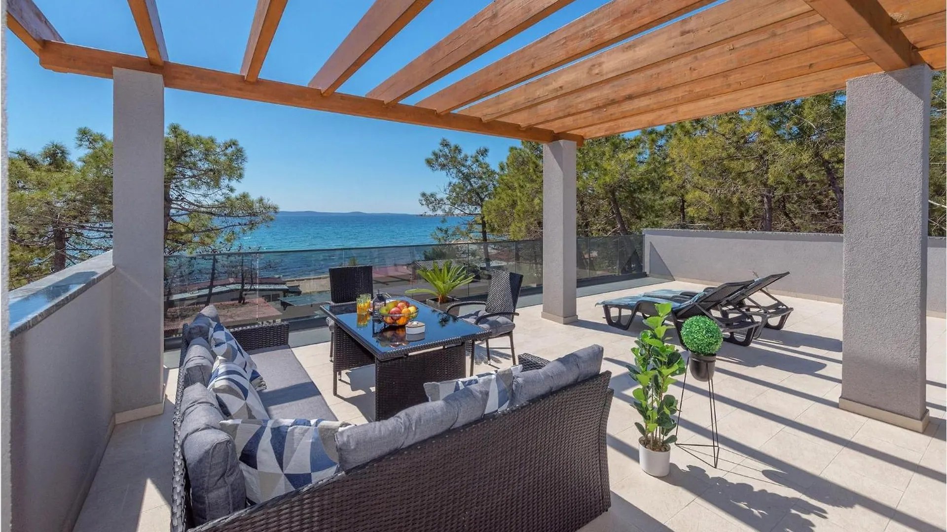 Villa Karlo Vir Holiday home