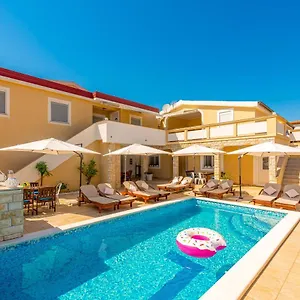  Apartment Karmen - Poolhouse